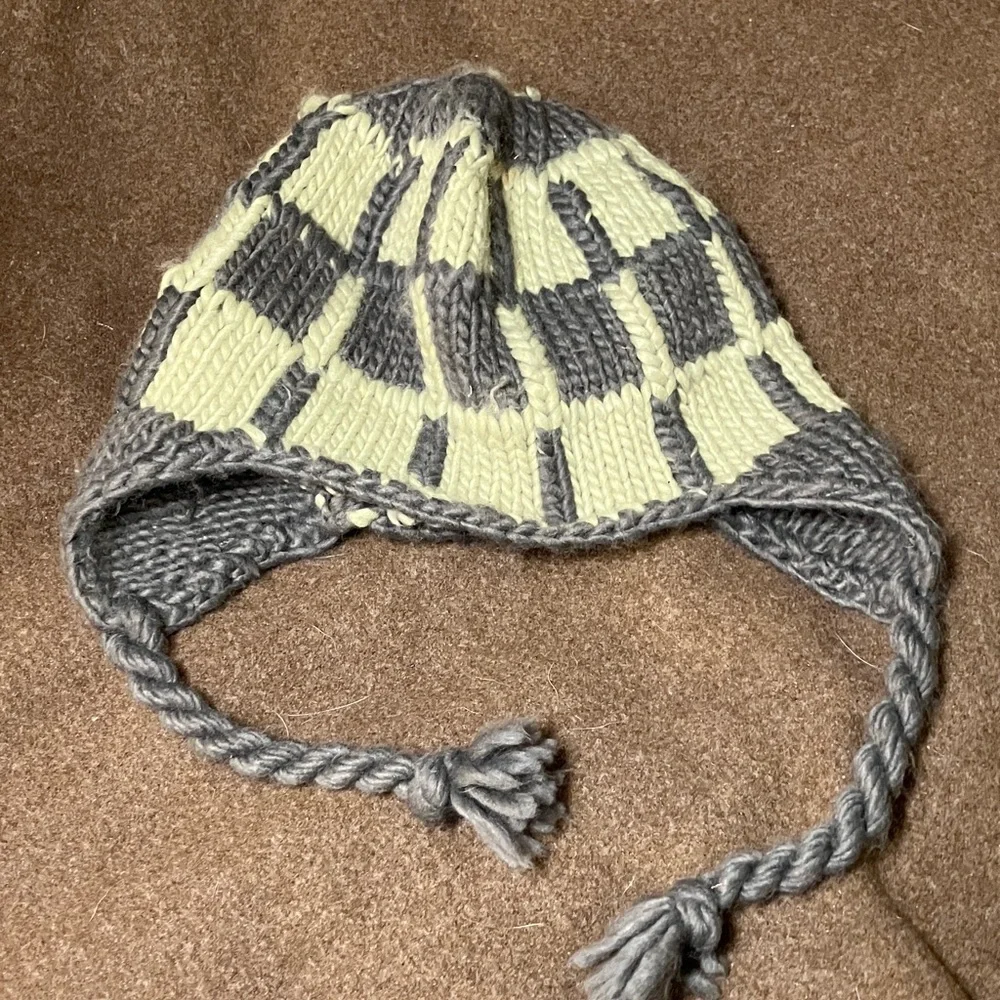 Gnu wool blend checkered knit hat with ear covering